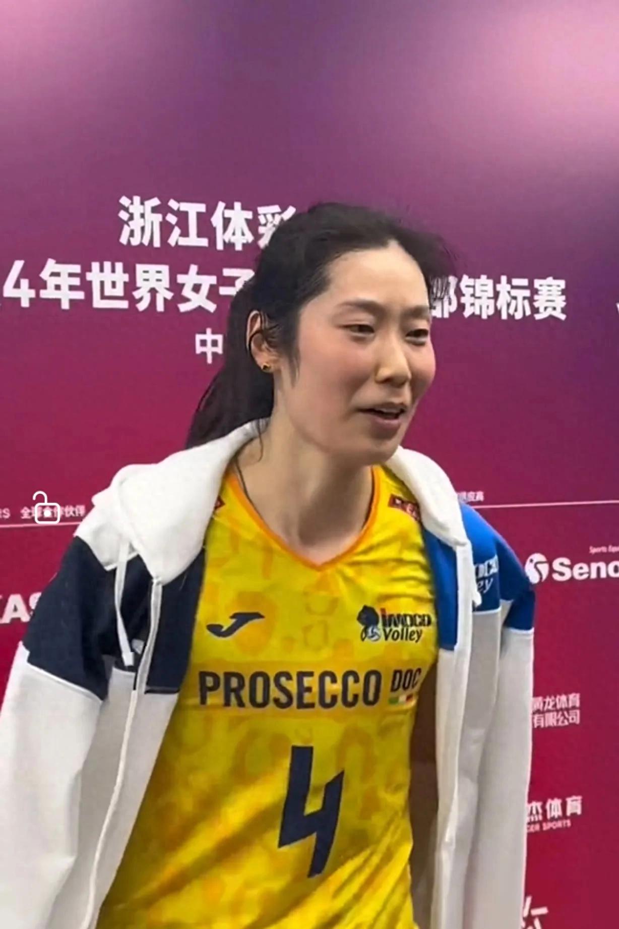 惊喜不断！羽毛球明星朱婷强势回归赛场