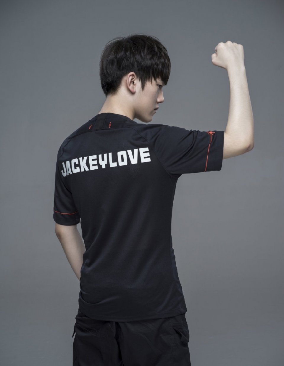 JackeyLove重返赛场，锐不可当首场状态出色，曼联观众沸腾！的简单介绍